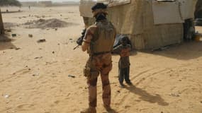 Un soldat français de la force antijihadiste Barkhane en patrouille à Gossi au centre du Mali, le 25 mars 2019