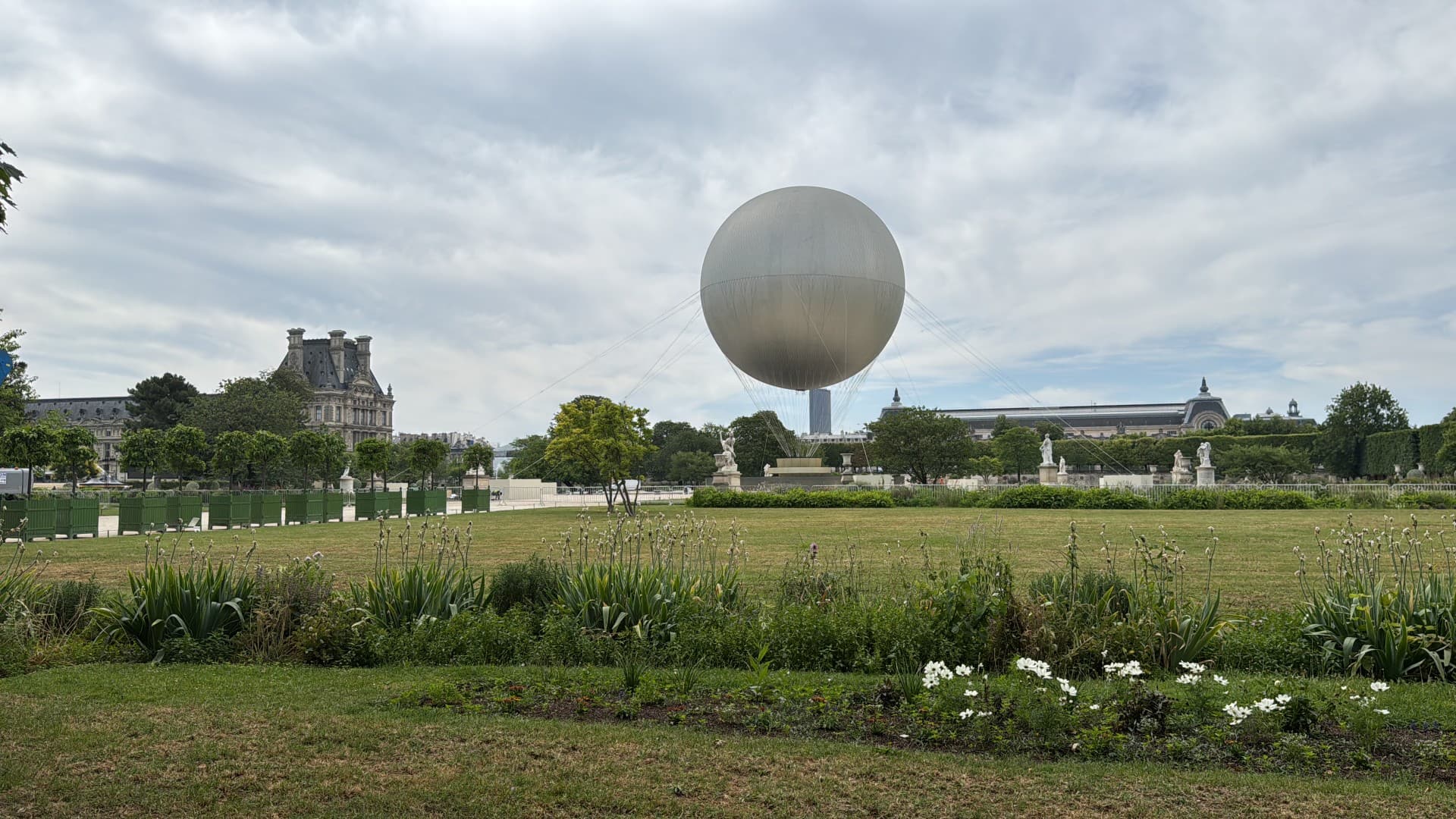 La vasque olympique de retour au jardin des Tuileries
