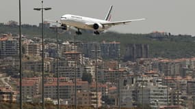 Un avion de la compagnie Air France s'apprête à atterrir à Beyrouth, au Liban, le 8 juin 2016