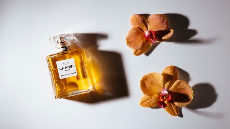 +32% pour le Chanel N°5, +29% pour Miss Dior et +20% pour La Vie est Belle de Lancôme: pourquoi les prix des parfums se sont-ils envolés à plusieurs centaines d'euros en l'espace de six ans?