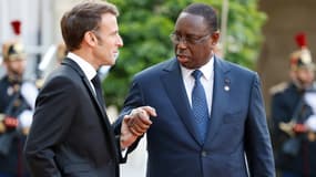 Le président français Emmanuel Macron reçoit le Président sénégalais macky Sall pour un dîner officiel à l'Elysée dans le cadre du sommet "pour un nouveau pacte financier mondial" à Paris, le 22 juin 2023