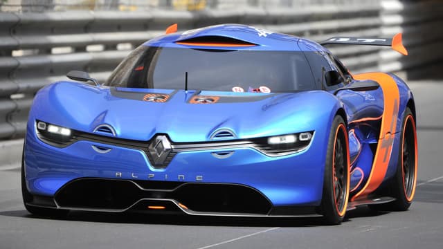 La nouvelle Alpine de Renault a été présentée sur le circuit de Monaco, conduite par Carlos Tavares himself!