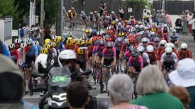 Le peloton du Tour de France féminin lors de la 3e étape, le 28 juillet 2025