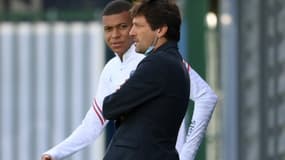Le directeur sportif du Paris SG Leonardo et Kylian Mbappé, le 28 août 2021 à Saint-Germain-en-Laye