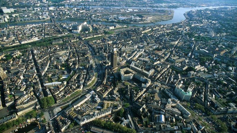 La ville de Nantes. Jean-Marc Ayrault a annoncé jeudi que le gouvernement déciderait d'une réquisition éventuelle de logements pour héberger des sans-domicile après avoir reçu un inventaire des bâtiments disponibles, attendu dans un délai de "quelques sem