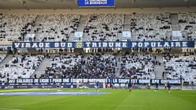 Les tribunes du virage sud du Matmut Atlantique étaient clairsemées avant la rencontre, mais des messages ont été passés, le 30 mars 2024.