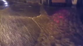 A Meudon, les égouts débordent, les rues inondées - Témoins BFMTV
