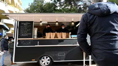 Le "food-truck" du chef Alexandre Mazzia à Marseille le 24 novembre 2020