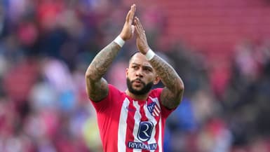 Memphis Depay salue le public face à Las Palmas, le 17 février 2024