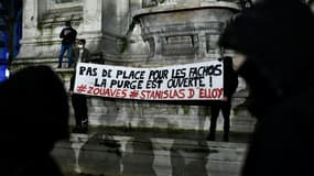 Une banderole lors d'une manifestation contre l'extrême droite à Paris le 27 novembre 2021