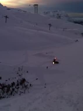Recherches à la suite de l'avalanche aux Deux Alpes - Témoins BFMTV