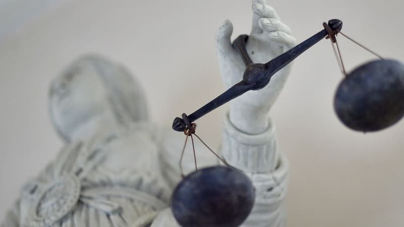Elle disait "voir la Vierge" tous les 15 du mois: une "gourou" en procès à Dijon
