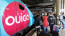 SNCF: des voyageurs sortant d'un train Ouigo à Paris-Montparnasse (photo d'illustration).