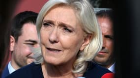 La cheffe de file du Rassemblement national, Marine Le Pen, lors du congrès des sapeurs-pompiers au Mans, le 10 octobre 2025 dans la Sarthe