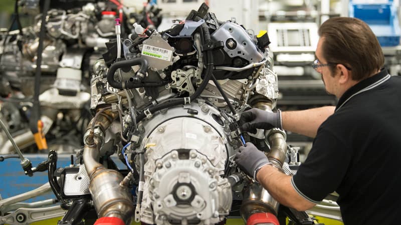 Daimler doit provisionner pas loin d'un milliard d'euros pour couvrir les procédures concernant les moteurs diesel truqués.