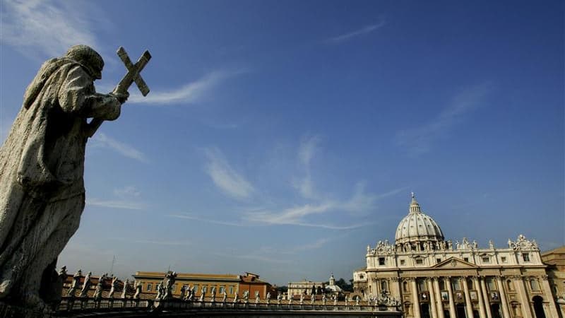 Le majordome des appartements du pape Benoît XVI a été arrêté vendredi en possession de documents confidentiels dans le cadre d'une enquête sur des fuites qui ont plongé dans l'embarras la hiérarchie de l'Etat pontifical. /Photo d'archives/REUTERS/Tony Ge