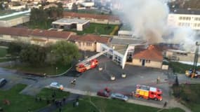 Incendie au lycée Saint-Exupéry de la Rochelle - Témoins BFMTV