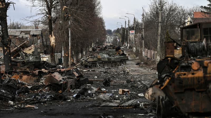 Ukraine: au moins vingt cadavres dans une rue de Boutcha, ville proche de Kiev venant d'être libérée