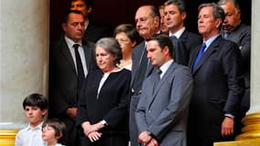 Jacques Chirac (au centre) s'est rendu à l'Assemblée nationale pour assister à l'hommage rendu à l'ancien ministre Henri Cuq, qui fut l'un de ses proches. L'ancien président avait pris place dans les tribunes d'honneur avec la famille du défunt et était n