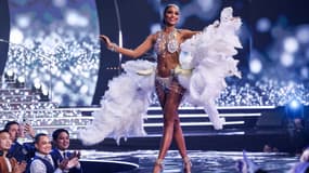Clémence Botino le 10 décembre 2021 en Israël lors du concours Miss Univers