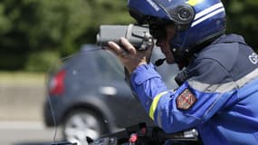 Un gendarme pendant un contrôle radar (photo d'illustration).