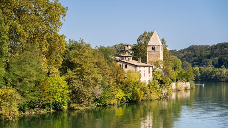 Près de lyon, le château de l'Ile Barbe vendu aux enchères pour 1,35 million d'euros