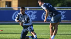Alphonse Areola (de face) et Olivier Giroud à l'entraînement avec les Bleus