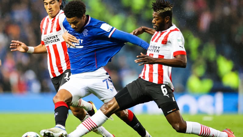 Mlik Tillman face Ibrahim Sangaré lors de Rangers-PSV en C1, le 16 août 2022