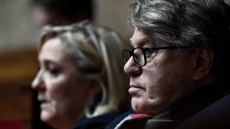 Marine Le Pen (gauche) et Gilbert Collard) côte à côte à l'Assemblée nationale en février 2019