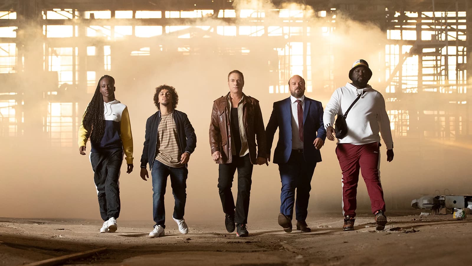 Assa Sylla, Samir Decazza, Jean-Claude Van Damme, Alban Ivanov et Djimo dans "Le Dernier Mercenaire"