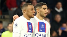 Kylian Mbappé et Achraf Hakimi avec le PSG contre Angers, le 21 avril 2023