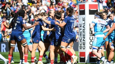 Le XV de France féminin célèbre l'essai de Carla Arbez face à l'Ecosse, le 29 mars 2025