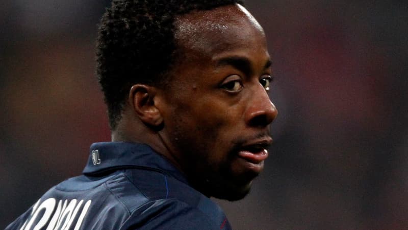 Sidney Govou file au Pana