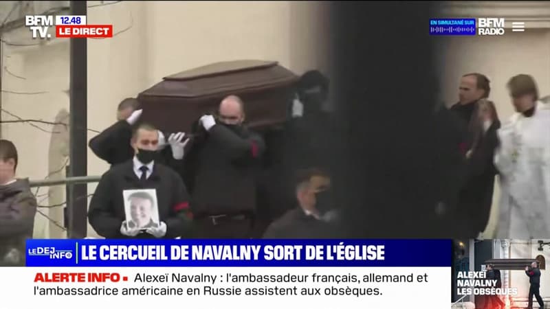 Obsèques d'Alexeï Navalny: le cercueil de l'opposant russe est sorti de l'église