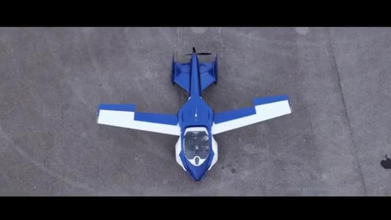 Avec ses ailes, l'Aeromobil 3.0 peut parcourir 700 Km dans les airs ou 875 km sur le sol 