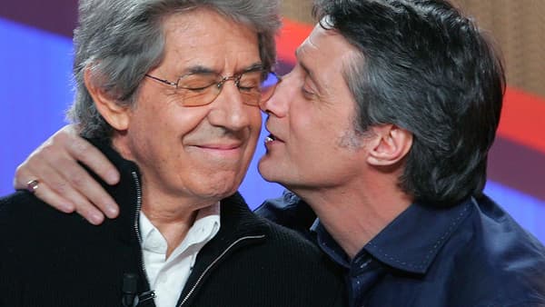 Philippe Gildas et Antoine de Caunes, le 4 novembre 2004, lors d'une édition spéciale du "Grand Journal", sur Canal +.