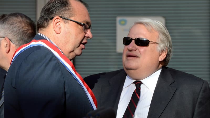 Le maire d'Istres, François Bernardini, parle avec Patrick Mennucci, le 21 septembre 212 à Marseille