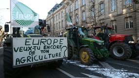 Des membres de la FDSEA et des JA participent à un rassemblement contre l'accord entre l'UE et le Mercosur, le 7 janvier 2026 à Strasbourg (Bas-Rhin)