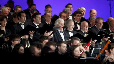 Le Choeur d'Air France interprète un extrait du requiem de Verdi lors de la cérémonie d'hommage organisée au Parc Floral de Vincennes, en hommage aux victimes du vol AF 447. Dans la nuit du 31 mai au 1er juin 2009, l'avion disparaissait dans l'Atlantique