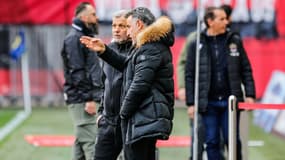 Christophe Galtier en discussion avec Bruno Genesio lors de Nice-Rennes, le 2 avril 2022