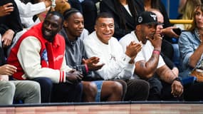 Omar Sky et Kylian Mbappé, à Levallois le 16 mai 2023