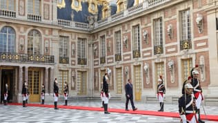 Emmanuel Macron à Versailles en 2018 pour la réception de Naruhito, l'actuel empereur du Japon.