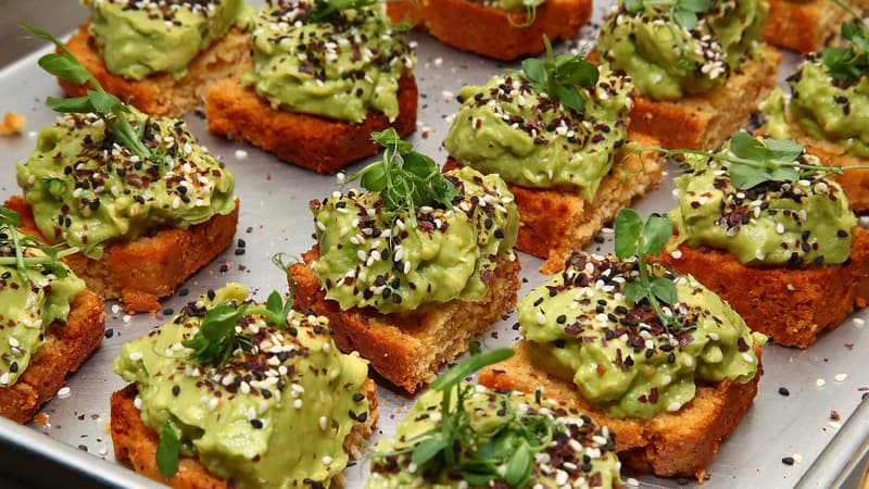 L'avocado toast est la star des restaurants parisiens.