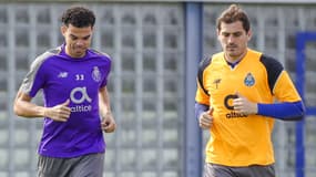 Iker Casillas accompagné de Pepe