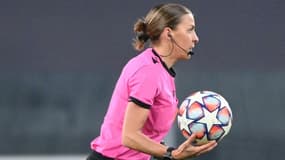 L'arbitre française Stéphanie Frappart lors du match de Ligue des champions Juventus Turin - Dynamo Kiev, le 2 décembre 2020