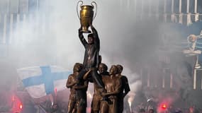 La statue de Bernard Tapie inaugurée devant le stade Vélodrome le 16 mai 2025