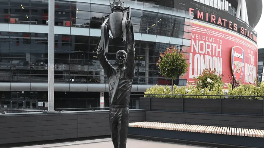 La statue d'Arsène Wenger a été dévoilée par Arsenal ce vendredi 28/07/2023