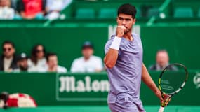 Carlos Alcaraz célébrant sa victoire face à Alejandro Davidovich-Fokina lors des demi-finales de Monte-Carlo, le 12 avril 2025