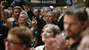 Les fans de Johnny dans l'église de la Madeleine, le 15 juin 2018.