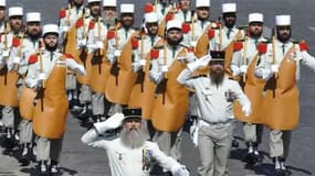 Des légionnaires lors d'un défilé du 14 juillet sur les Champs-Elysées à Paris